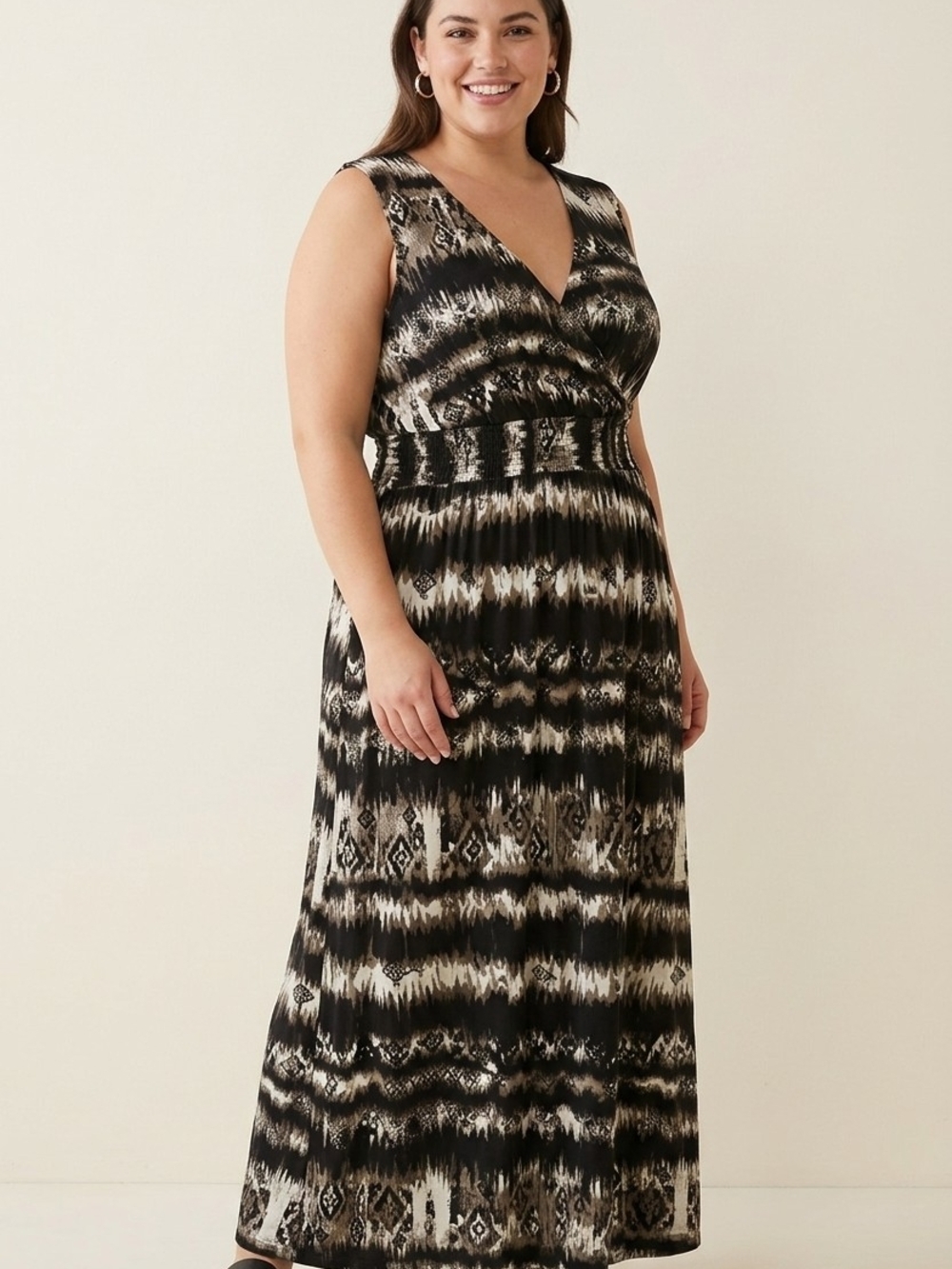 Jane Ashley Black and Cream V-Neck Sleeveless Maxi Dress